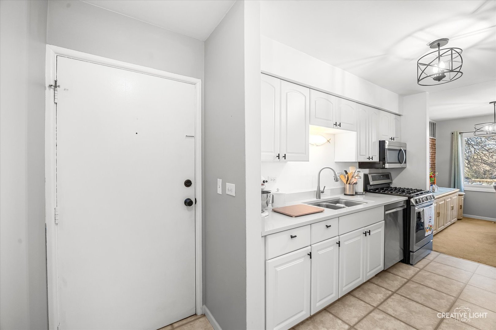 2928 Roberts Drive #8, Woodridge, IL 60517