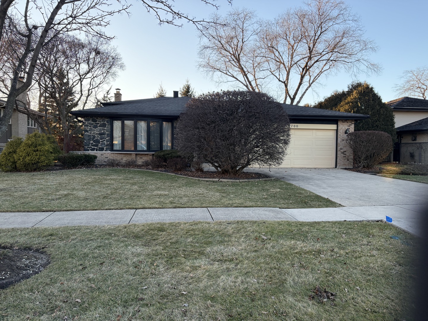 7700 Apple Tree Lane, Willowbrook, IL 60527