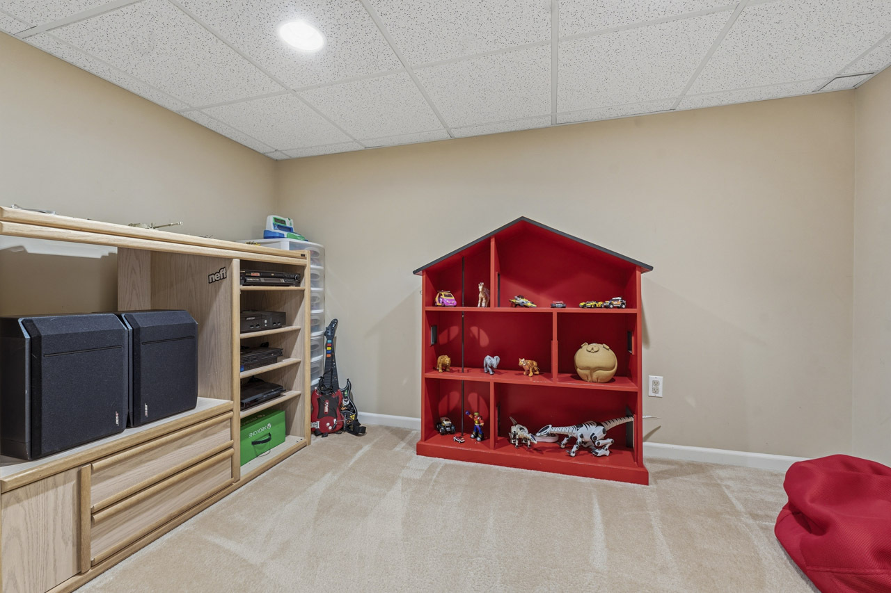 40W378 Francis Bret Harte Street, St. Charles, IL 60175