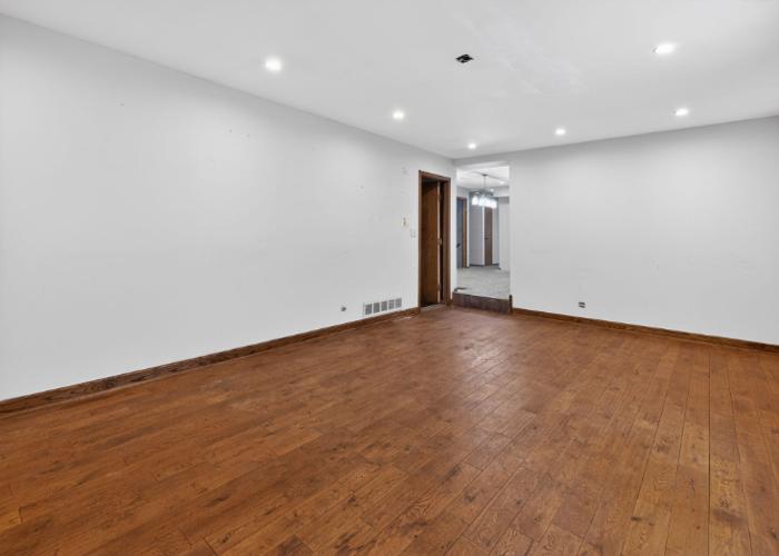 25042 S Whispering Oaks Lane, Crete, IL 60417