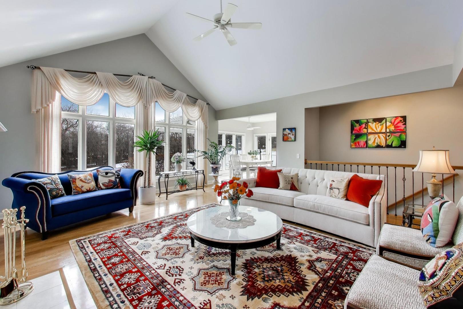 18 Rosewood Drive, Hawthorn Woods, IL 60047