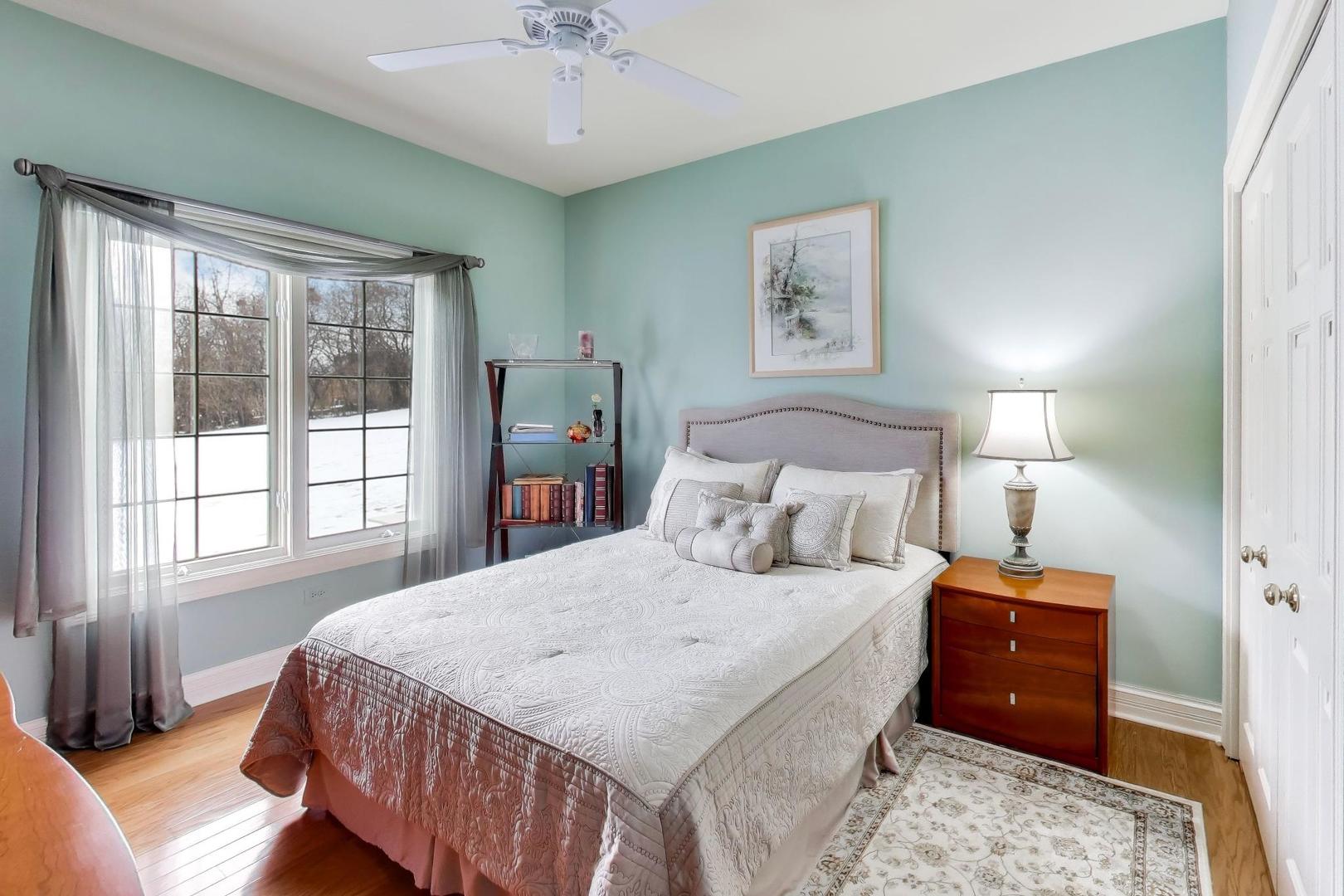 18 Rosewood Drive, Hawthorn Woods, IL 60047