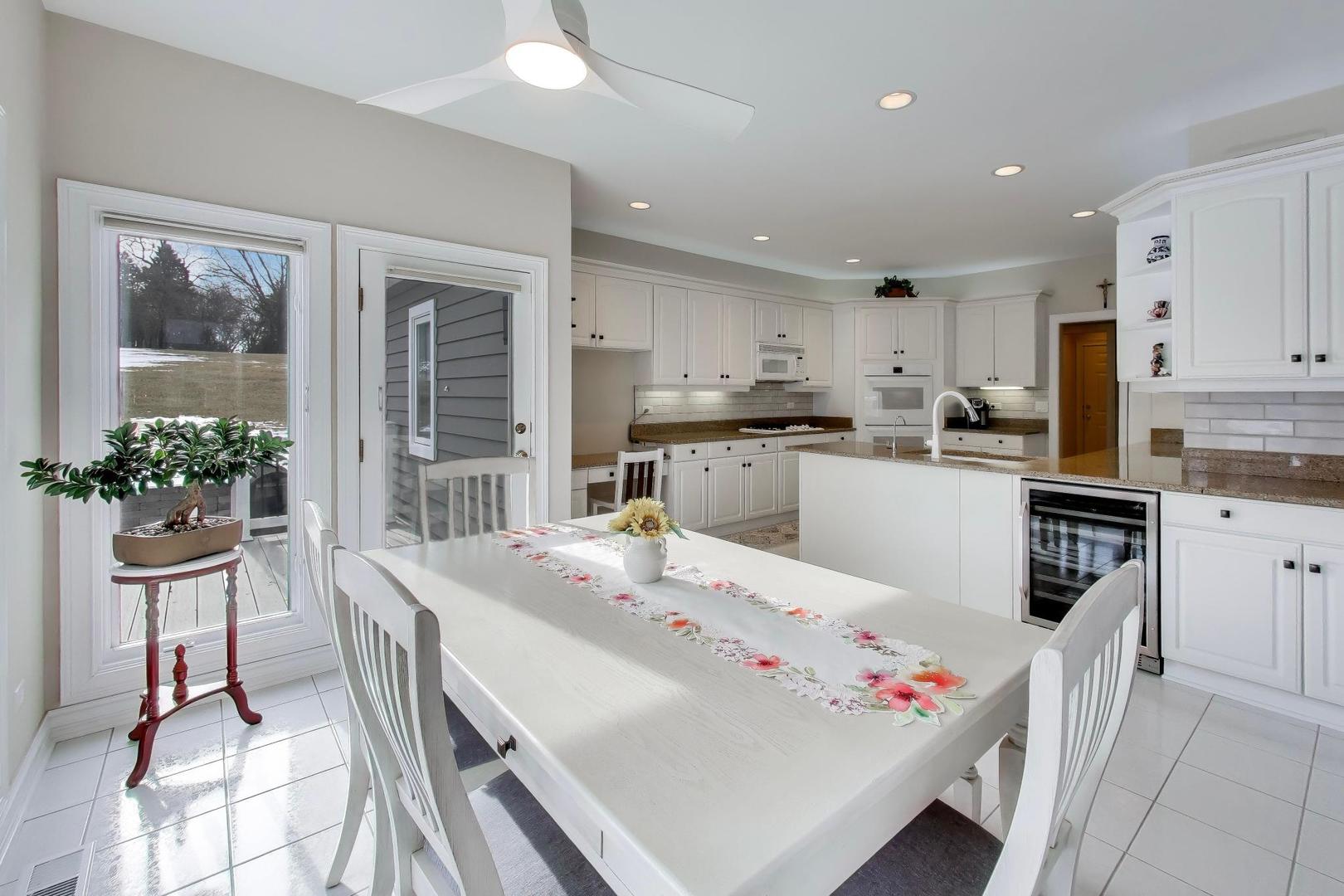 18 Rosewood Drive, Hawthorn Woods, IL 60047