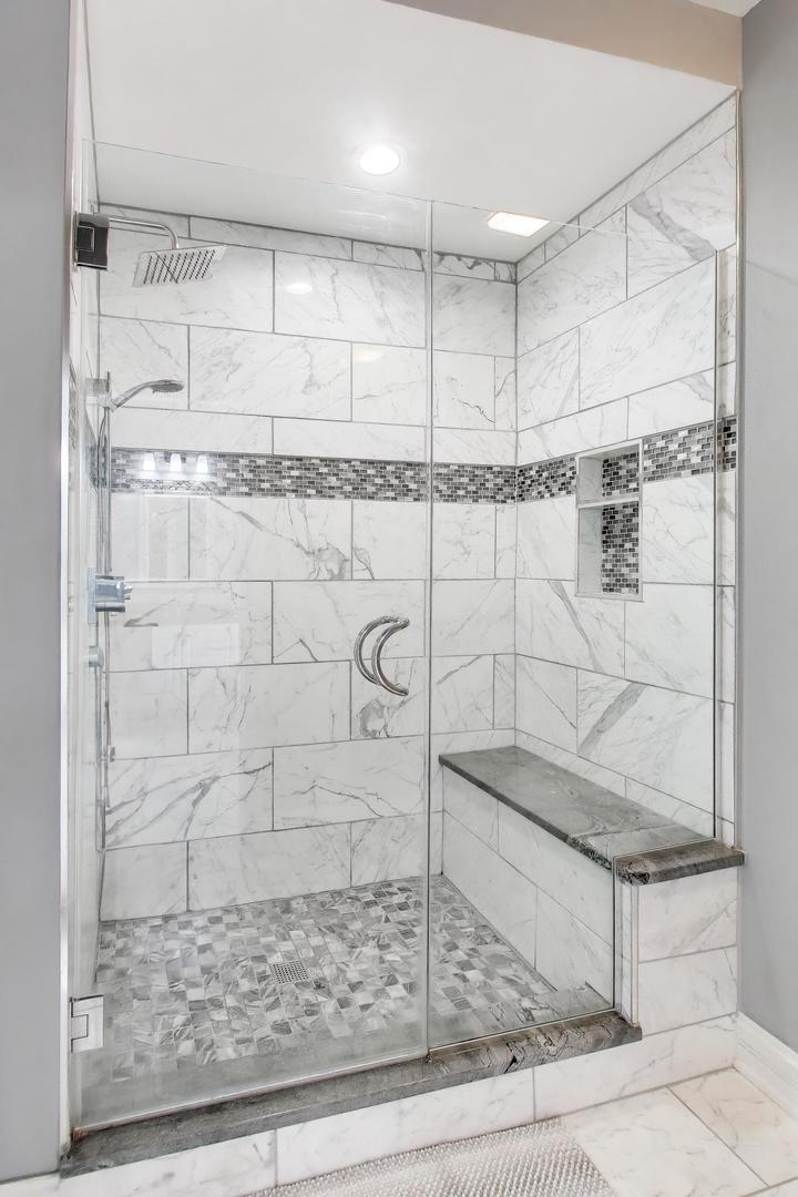 18 Rosewood Drive, Hawthorn Woods, IL 60047