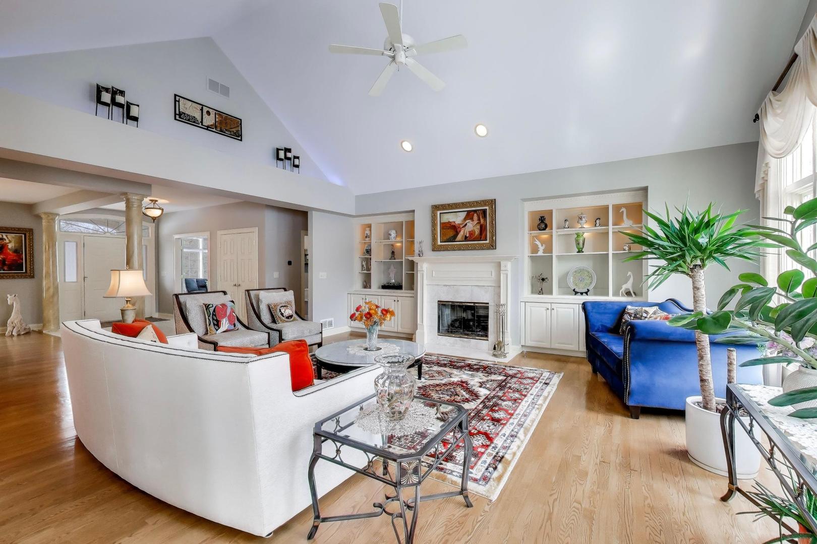 18 Rosewood Drive, Hawthorn Woods, IL 60047