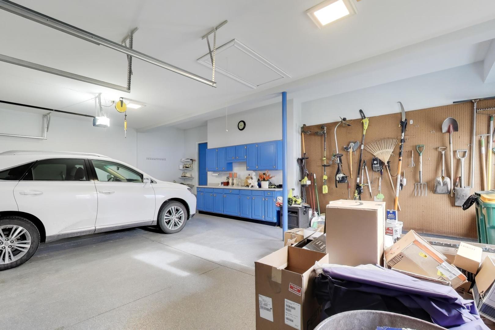 18 Rosewood Drive, Hawthorn Woods, IL 60047