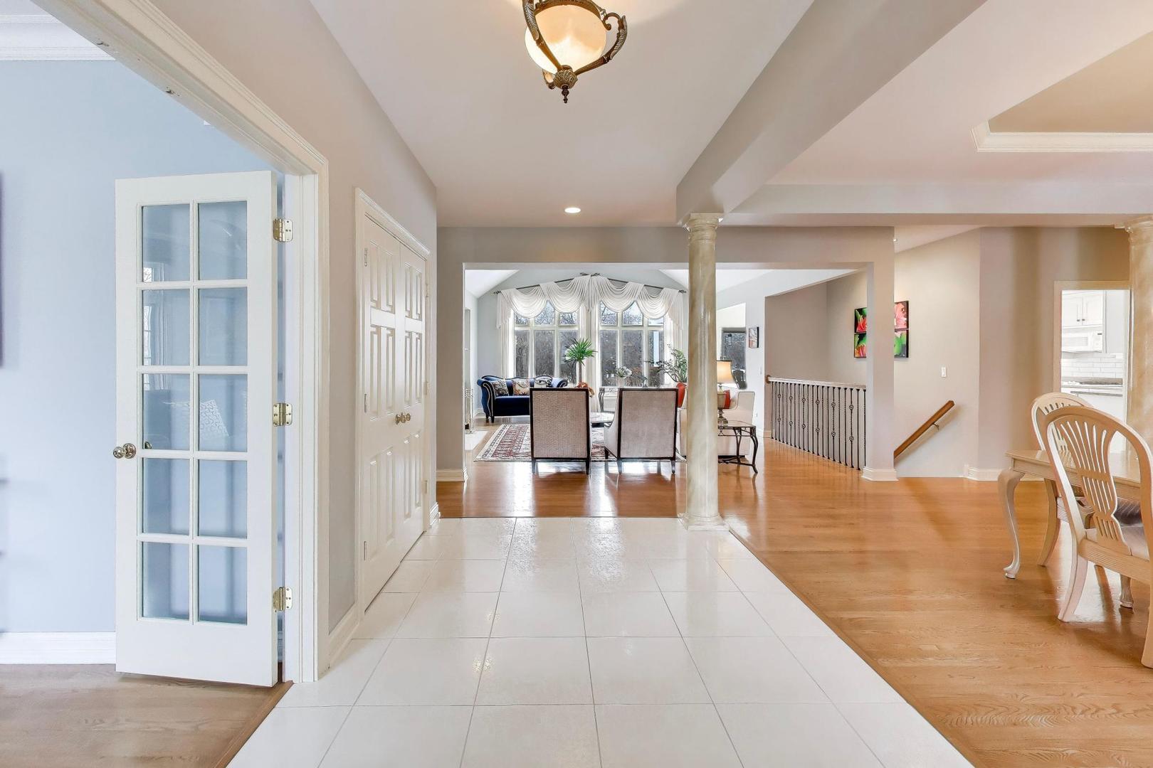 18 Rosewood Drive, Hawthorn Woods, IL 60047