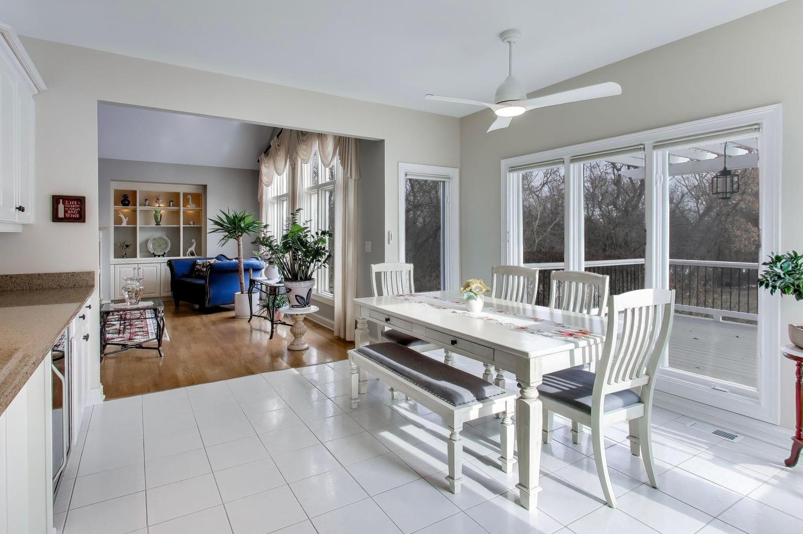 18 Rosewood Drive, Hawthorn Woods, IL 60047