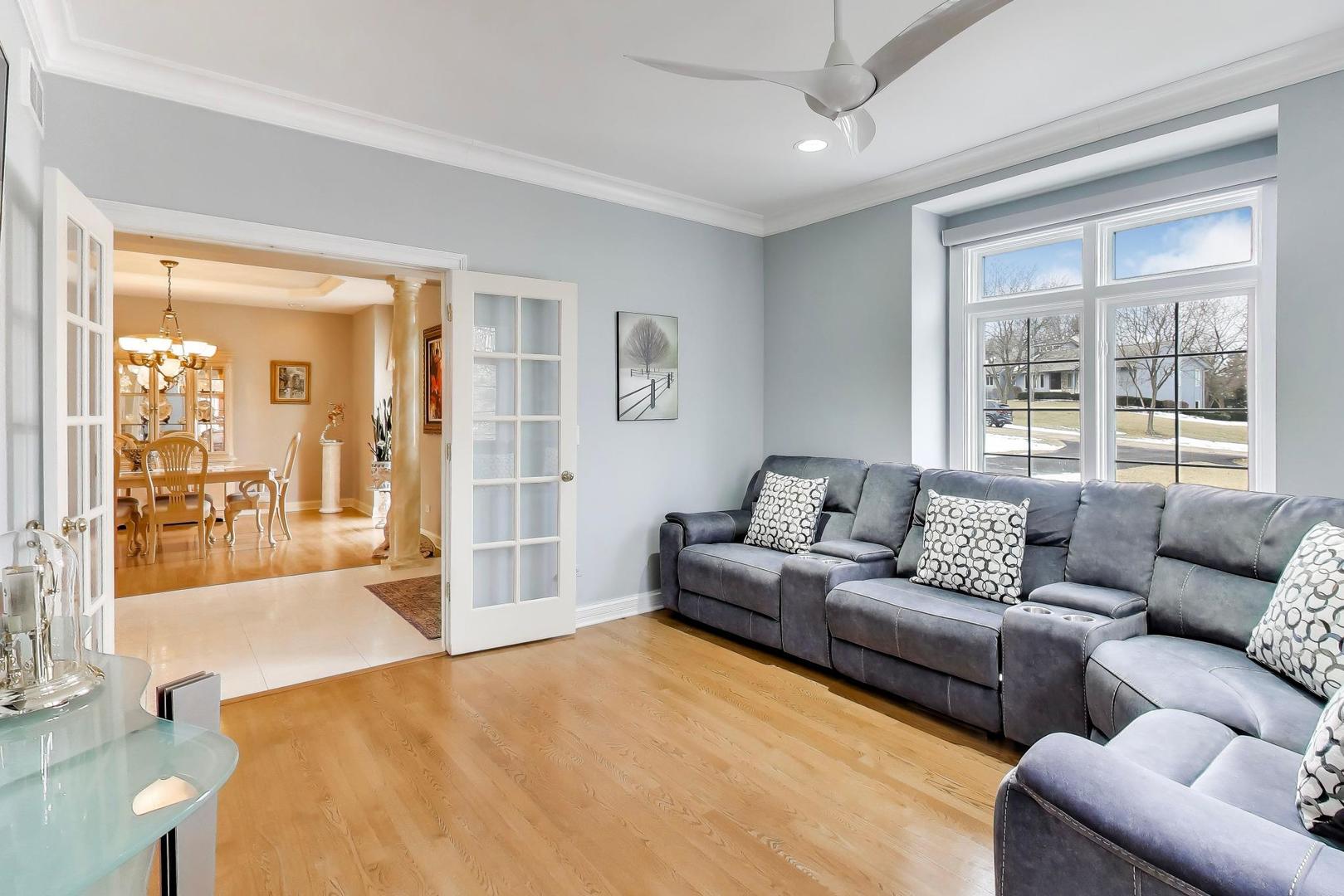 18 Rosewood Drive, Hawthorn Woods, IL 60047