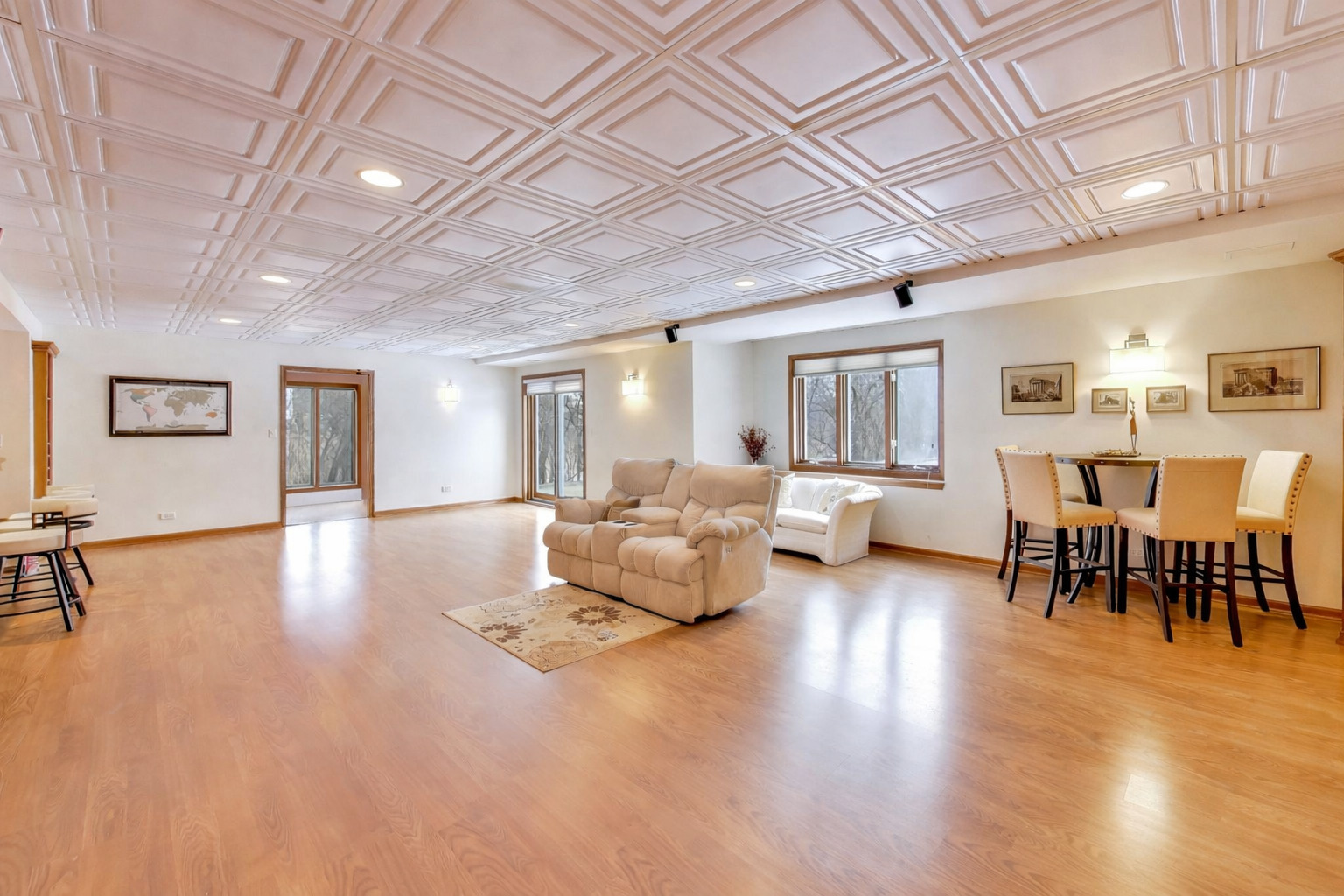 18 Rosewood Drive, Hawthorn Woods, IL 60047