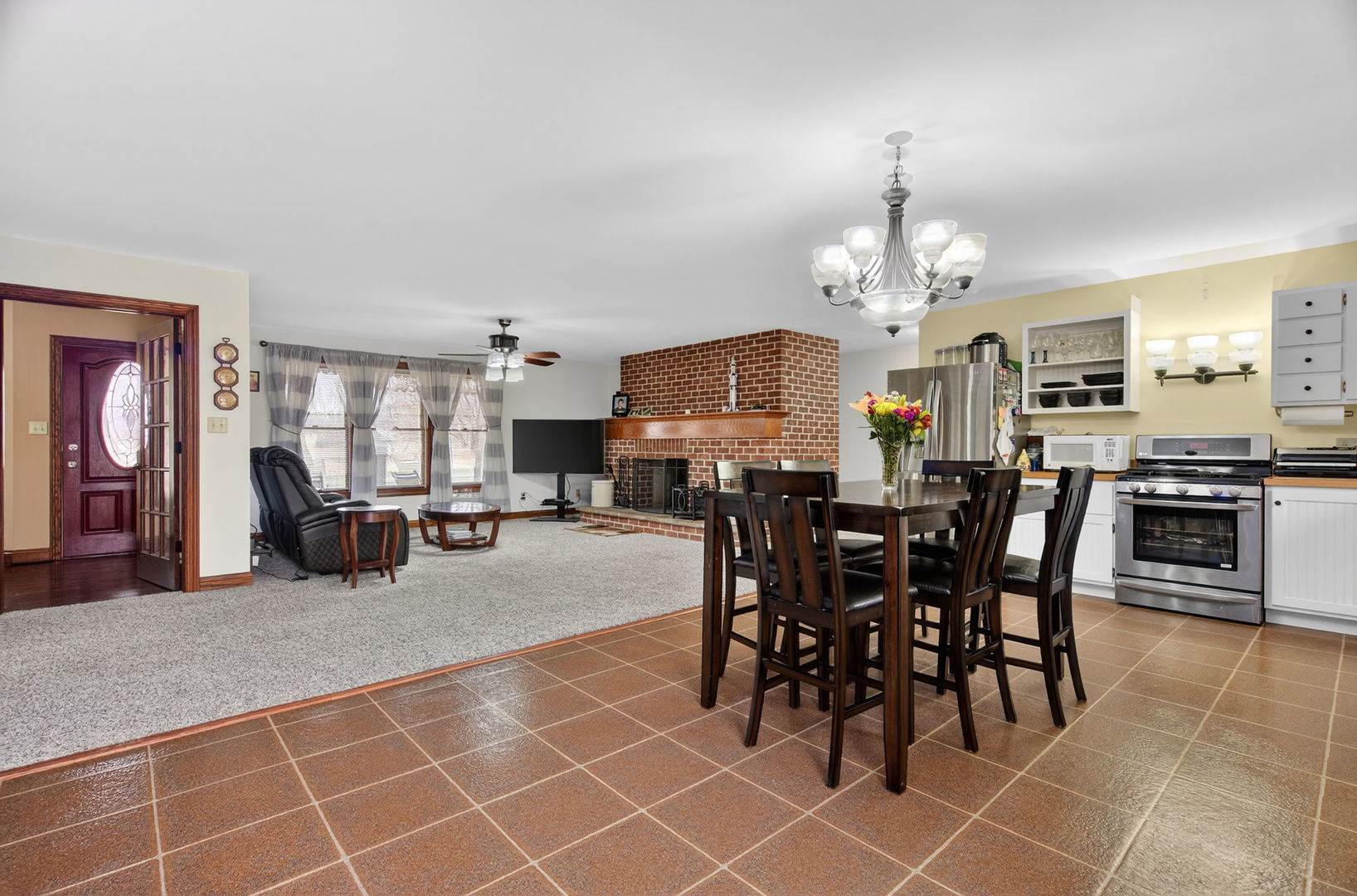 1707 N 2479th Road, Ottawa, IL 61350