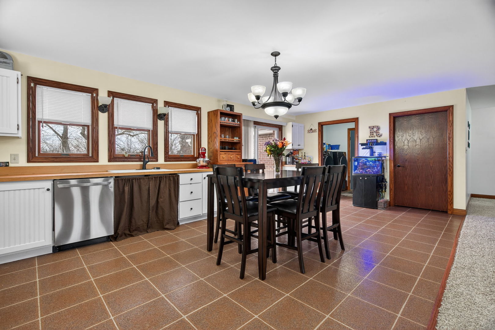 1707 N 2479th Road, Ottawa, IL 61350