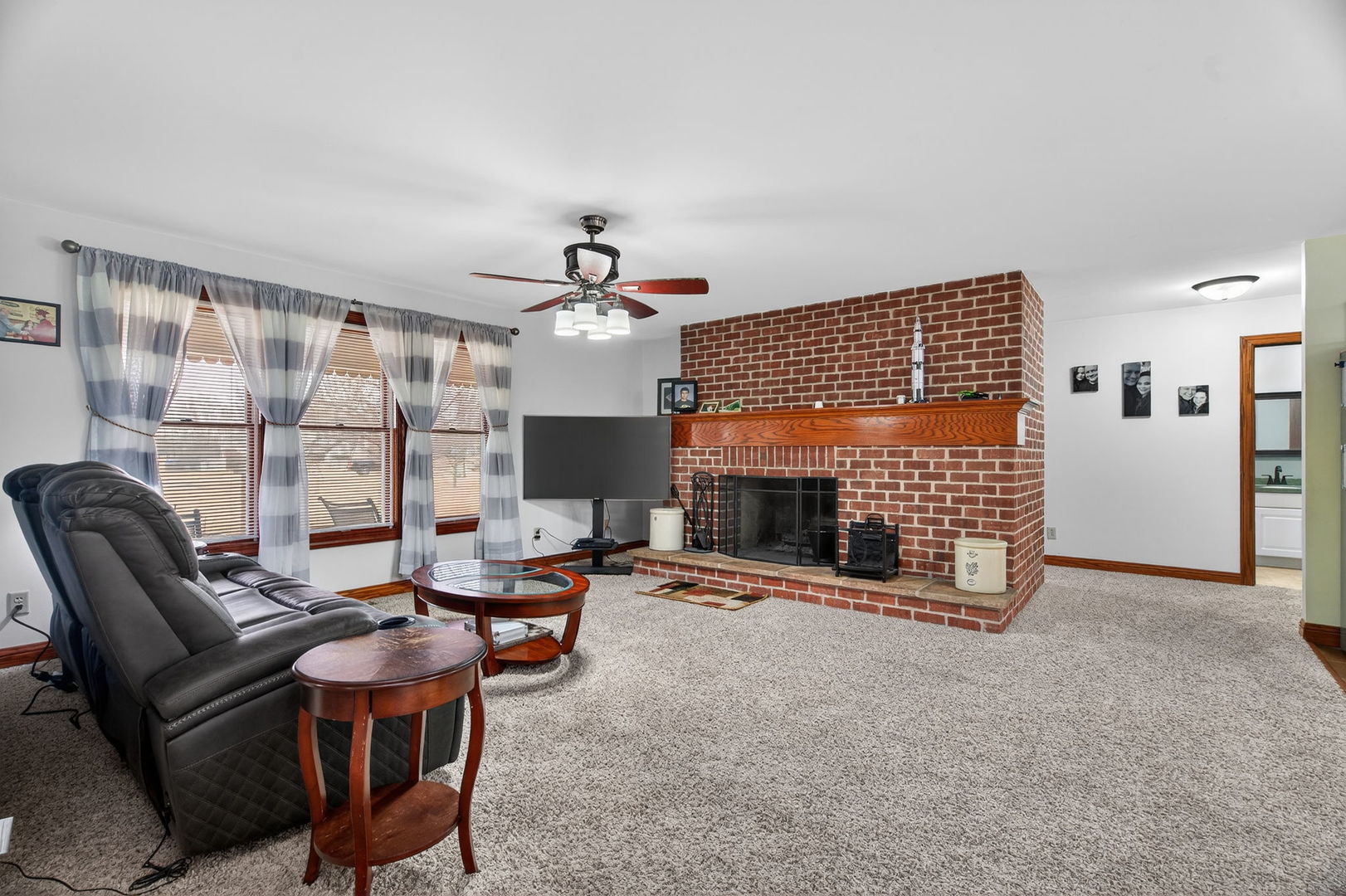 1707 N 2479th Road, Ottawa, IL 61350