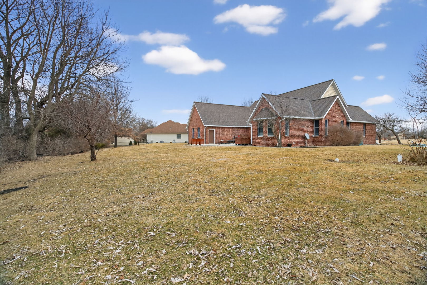 1707 N 2479th Road, Ottawa, IL 61350