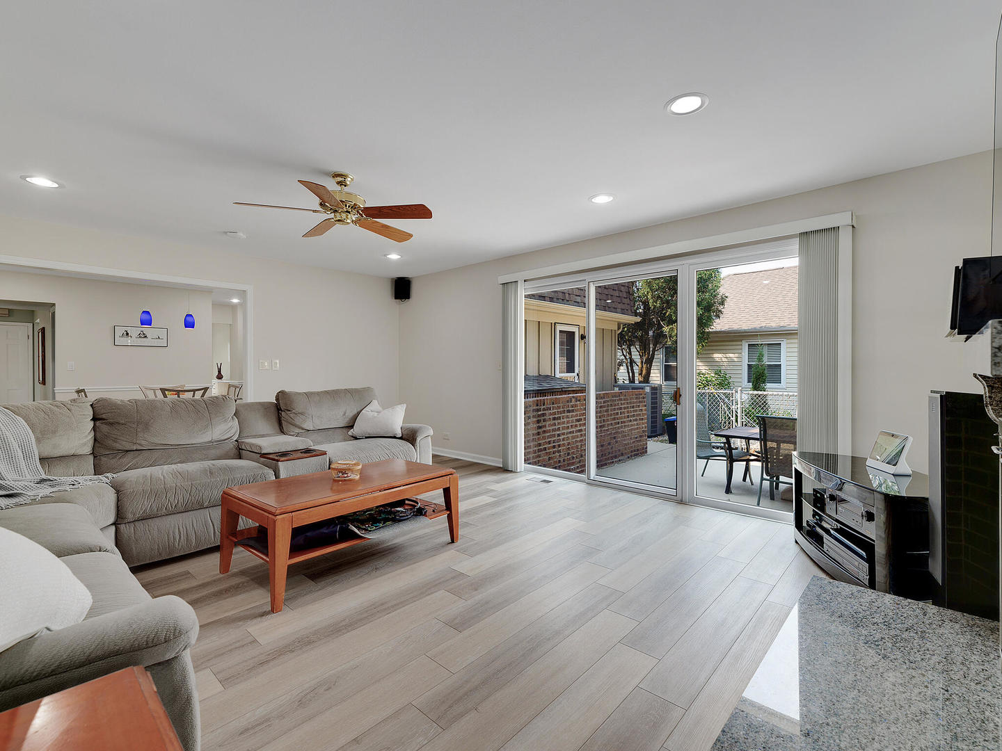 2043 Spring Green Drive, Wheaton, IL 60189