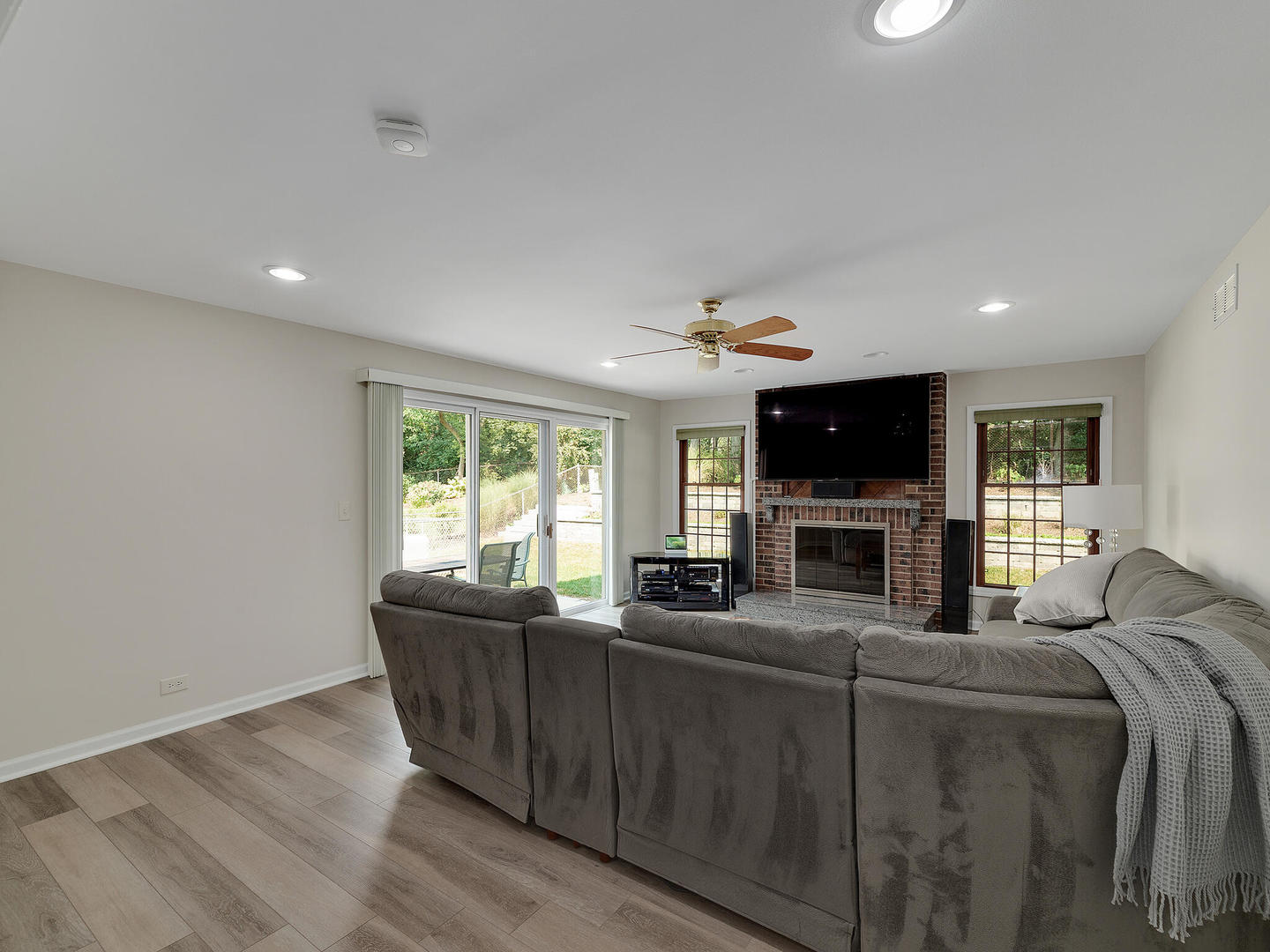 2043 Spring Green Drive, Wheaton, IL 60189