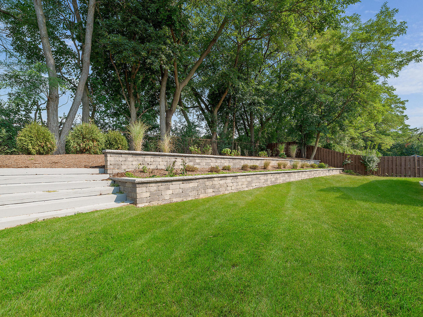2043 Spring Green Drive, Wheaton, IL 60189