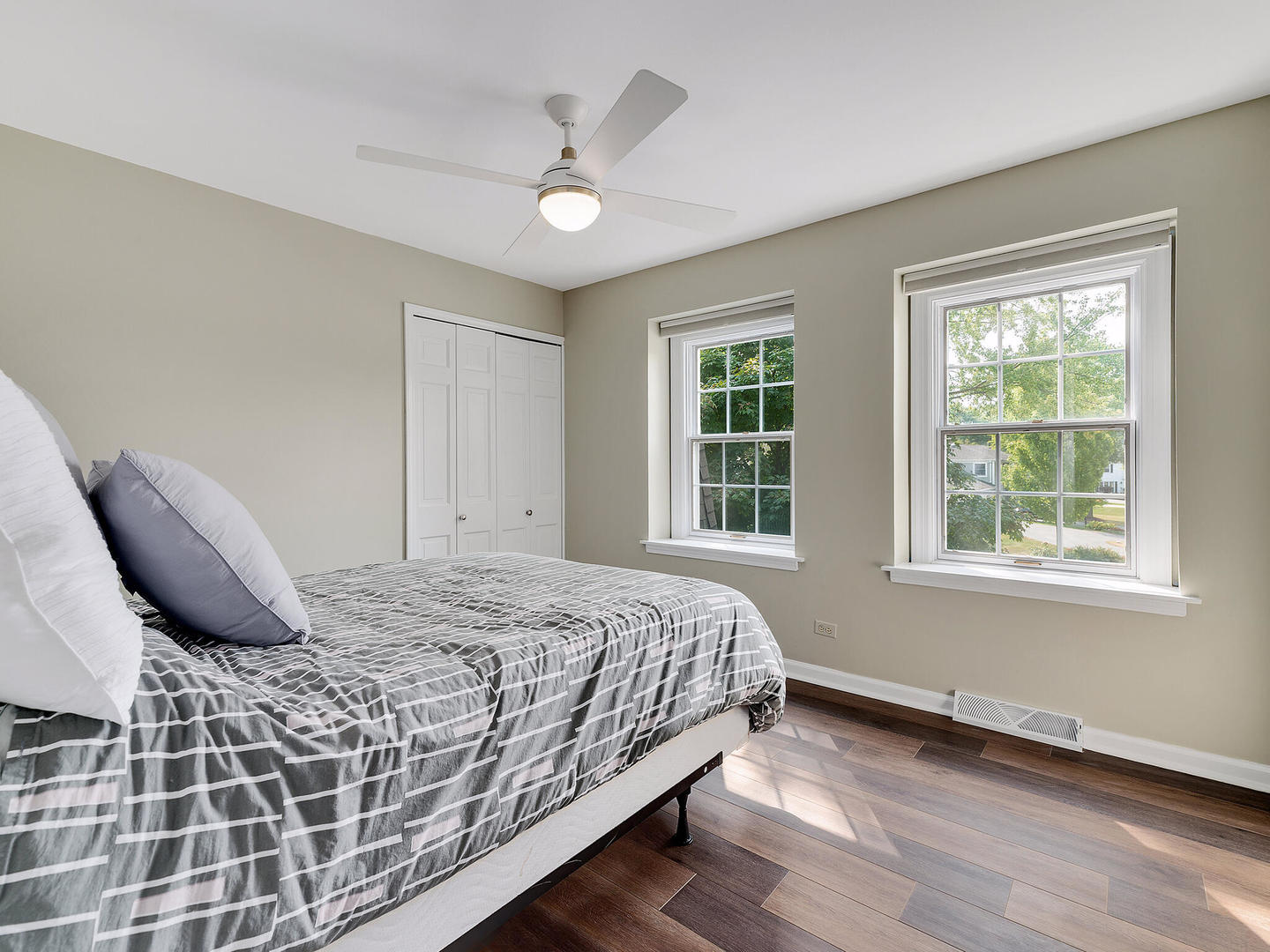 2043 Spring Green Drive, Wheaton, IL 60189