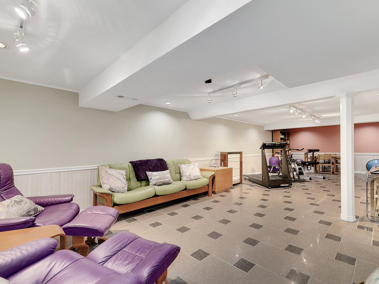 2043 Spring Green Drive, Wheaton, IL 60189