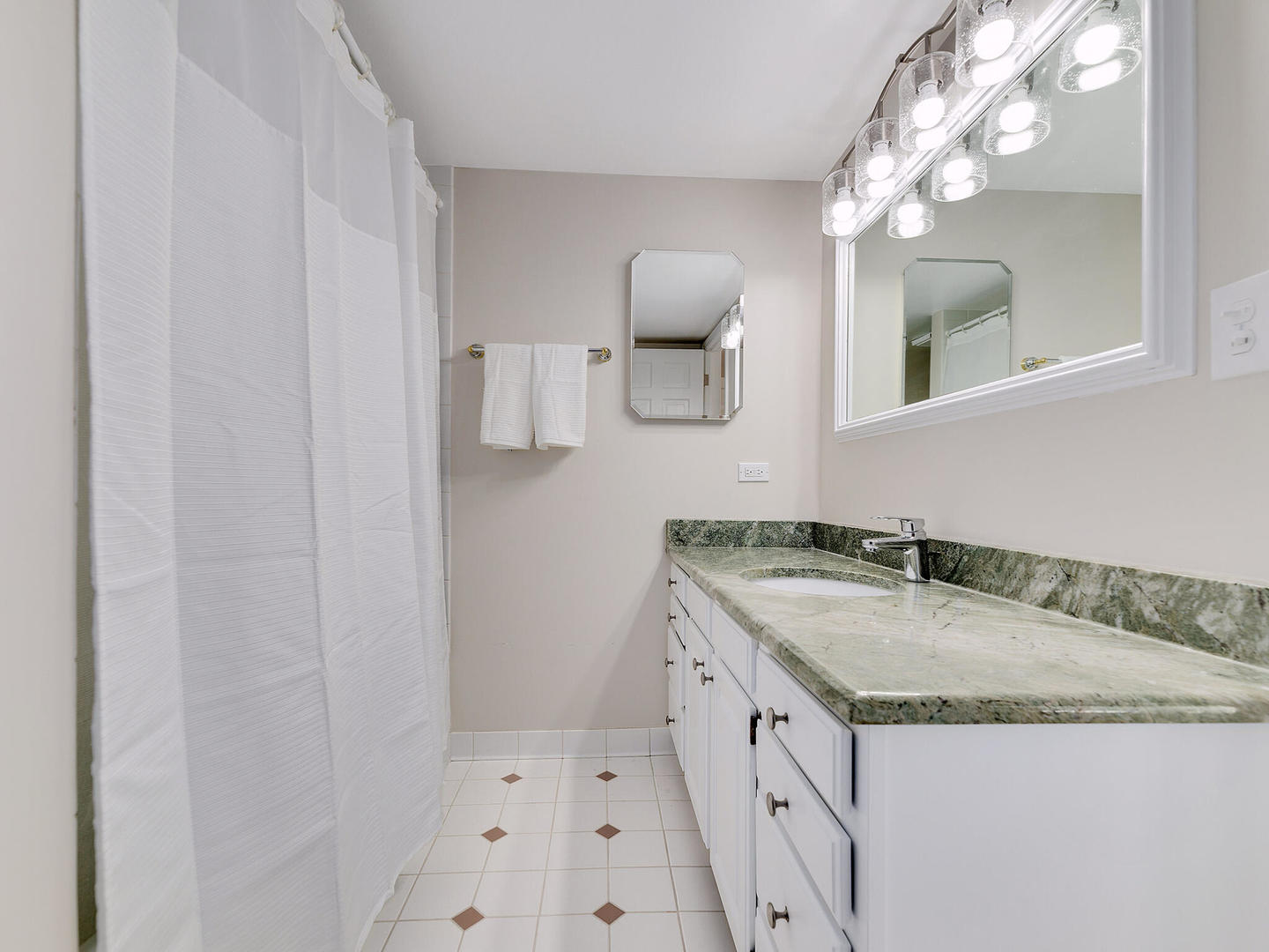 2043 Spring Green Drive, Wheaton, IL 60189