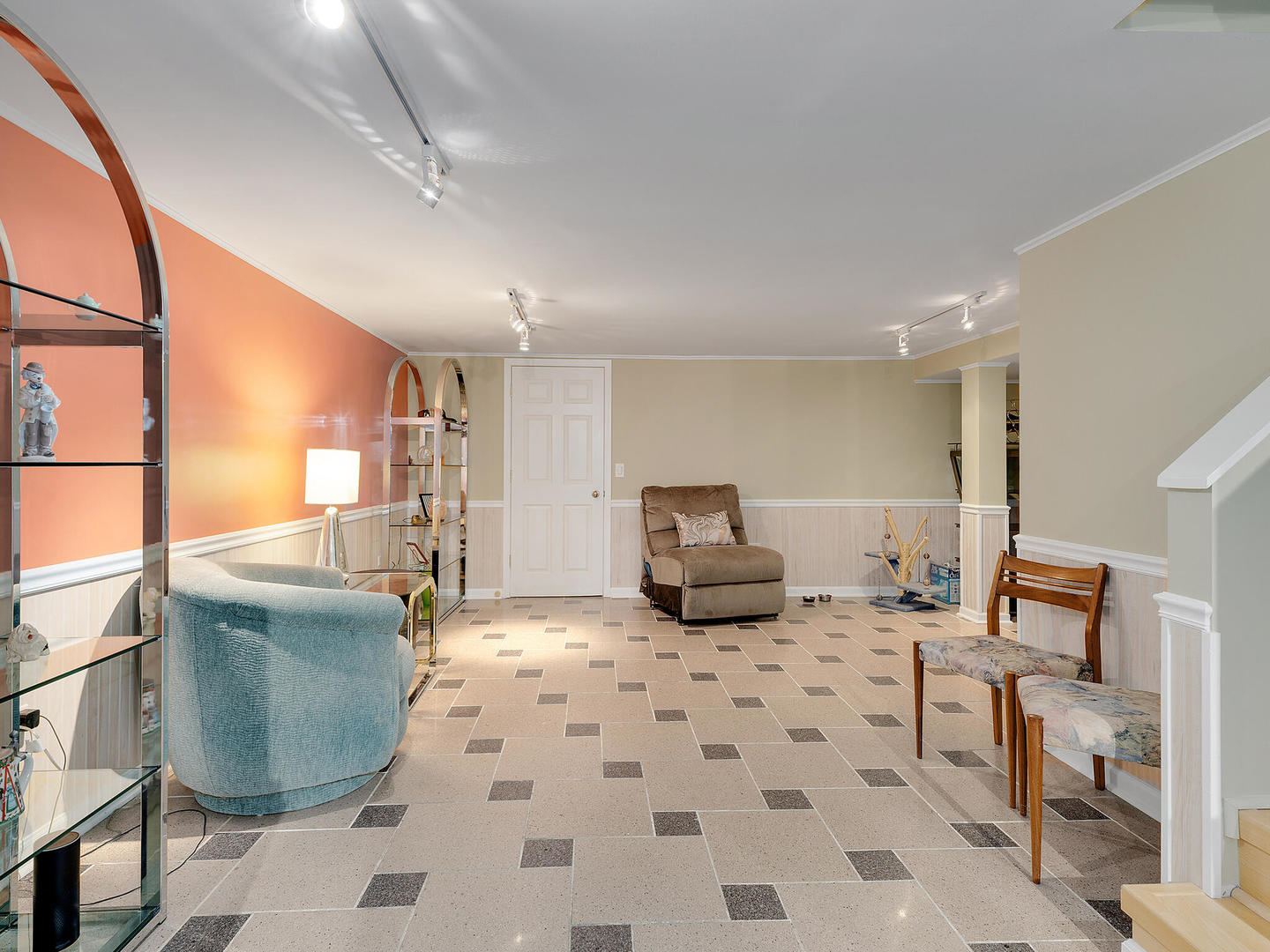 2043 Spring Green Drive, Wheaton, IL 60189