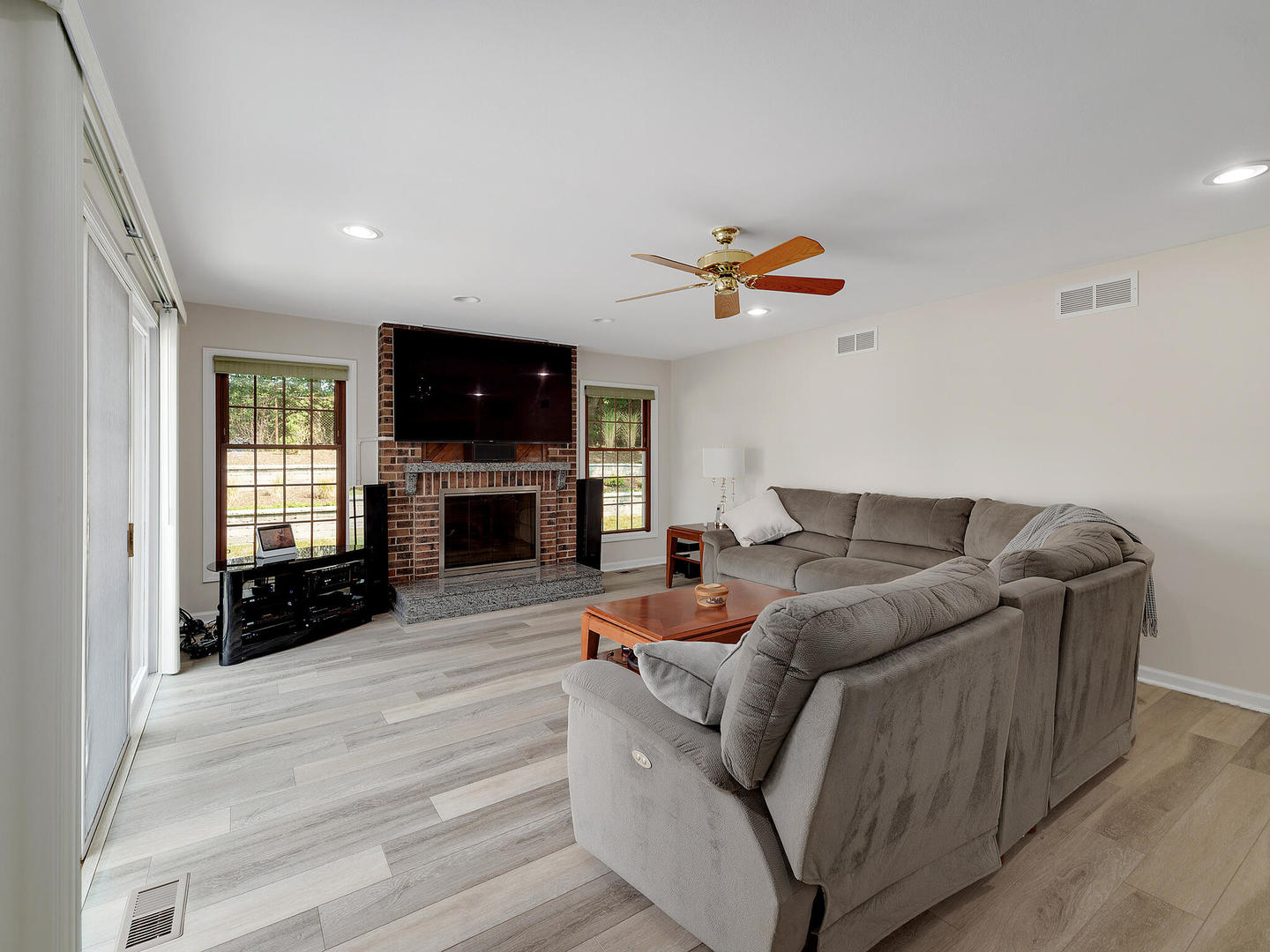 2043 Spring Green Drive, Wheaton, IL 60189