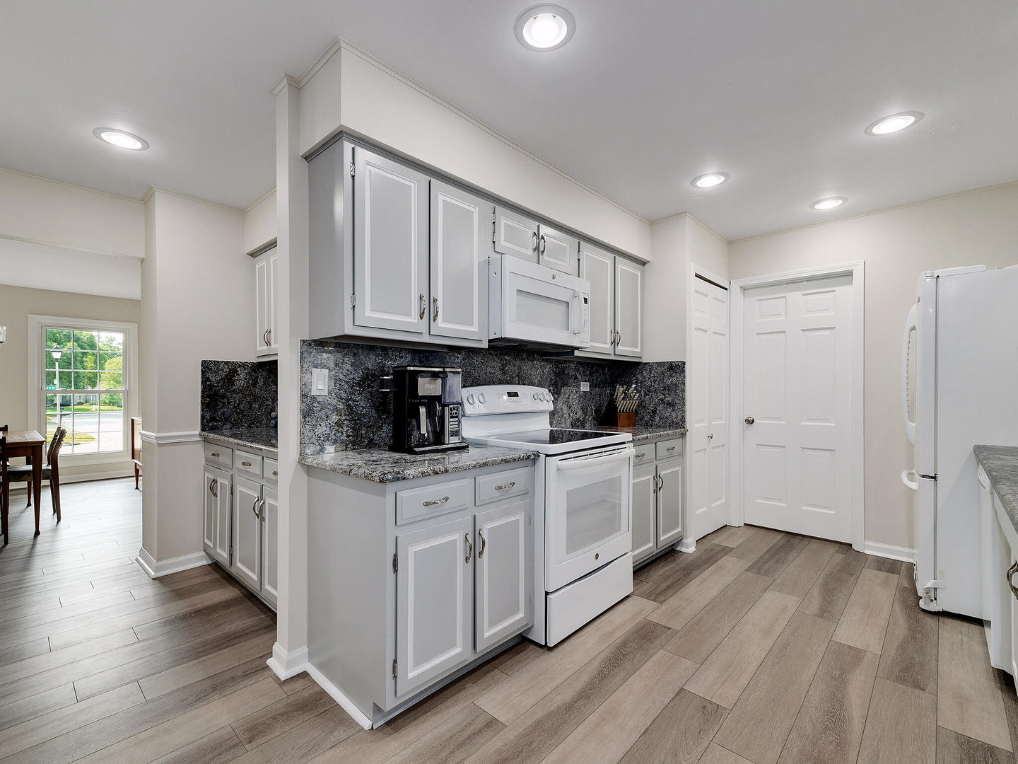 2043 Spring Green Drive, Wheaton, IL 60189