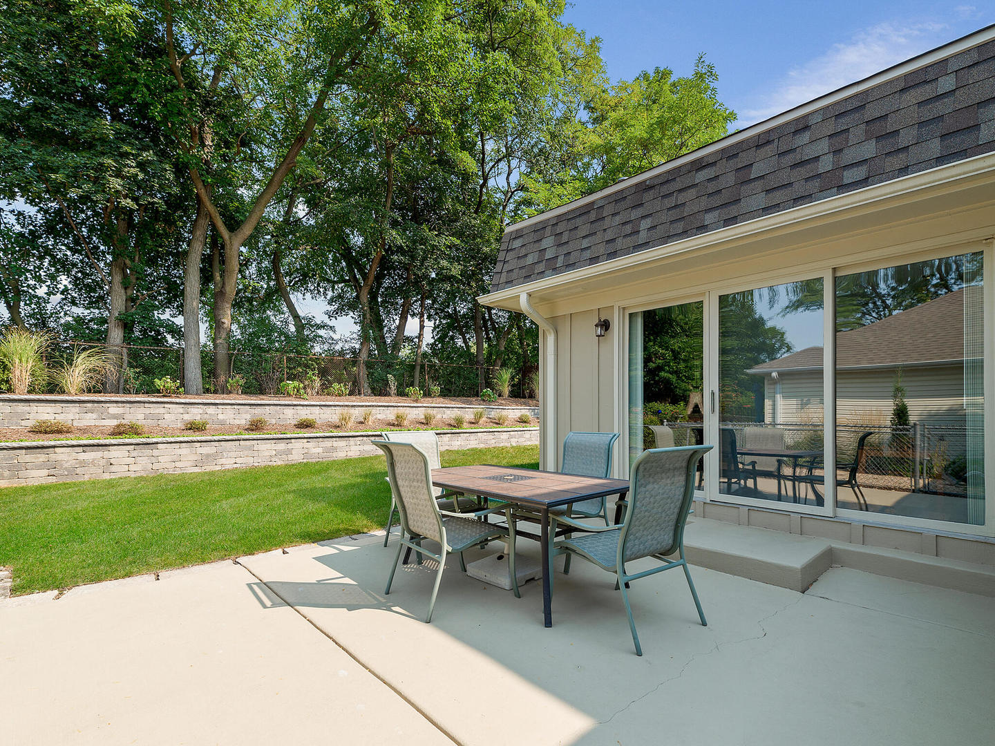 2043 Spring Green Drive, Wheaton, IL 60189