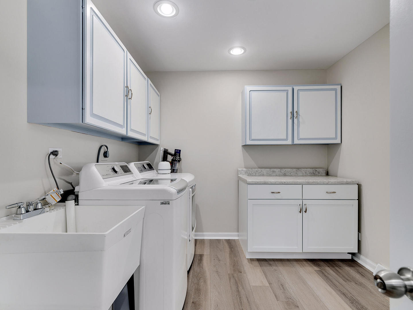 2043 Spring Green Drive, Wheaton, IL 60189