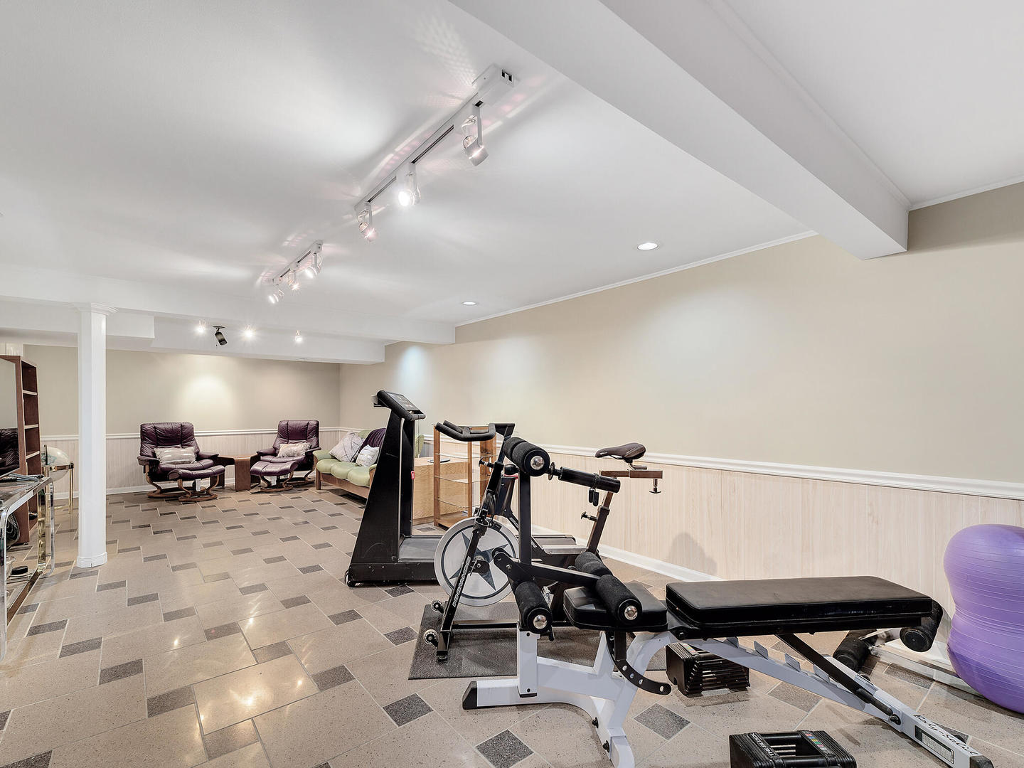 2043 Spring Green Drive, Wheaton, IL 60189