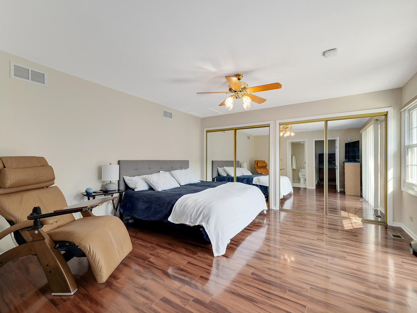 2043 Spring Green Drive, Wheaton, IL 60189