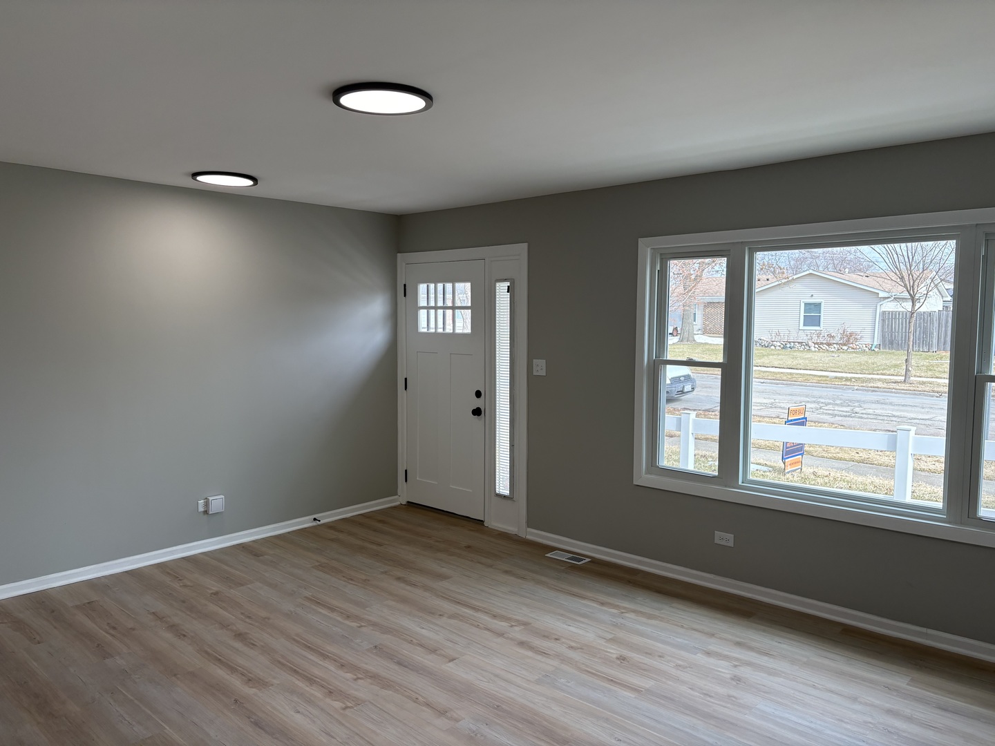 8124 Kensington Lane, Hanover Park, IL 60133