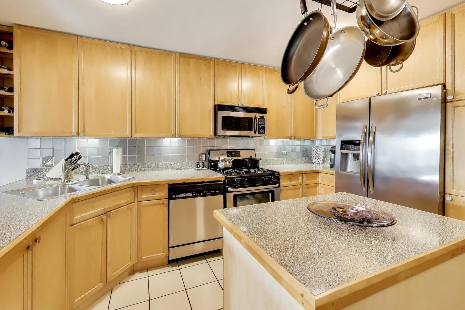 1015 E Wilson Avenue #7, Lombard, IL 60148