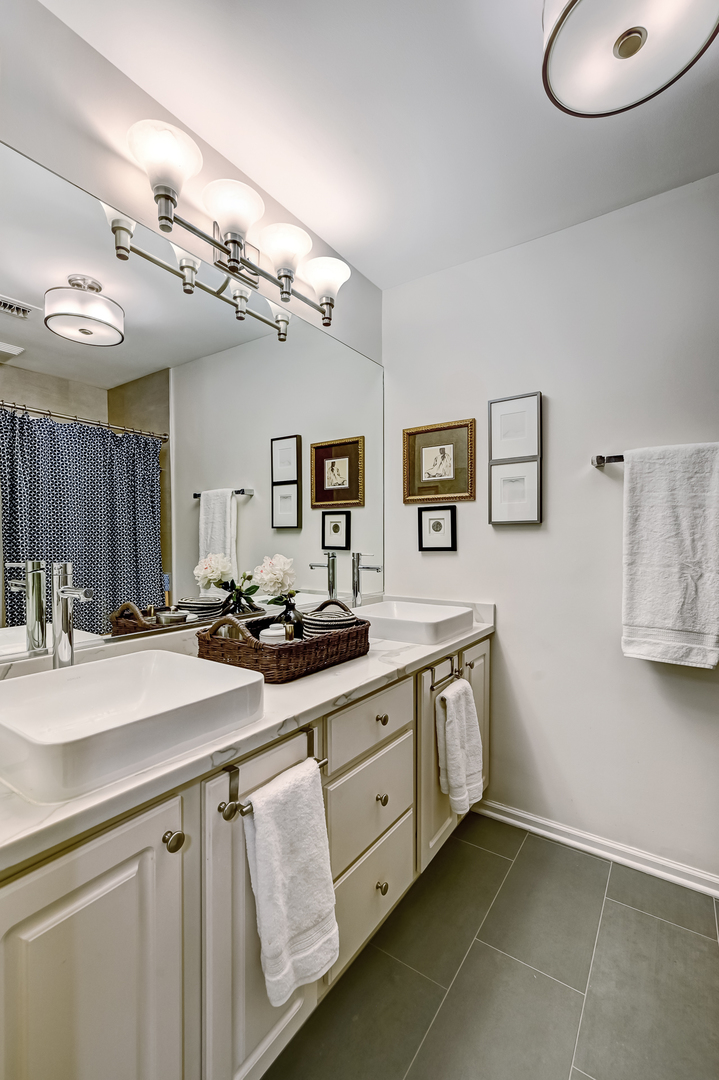 1409 Burr Oak Road #111A, Hinsdale, IL 60521