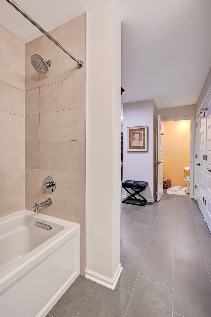 1409 Burr Oak Road #111A, Hinsdale, IL 60521