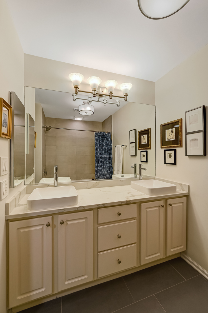 1409 Burr Oak Road #111A, Hinsdale, IL 60521