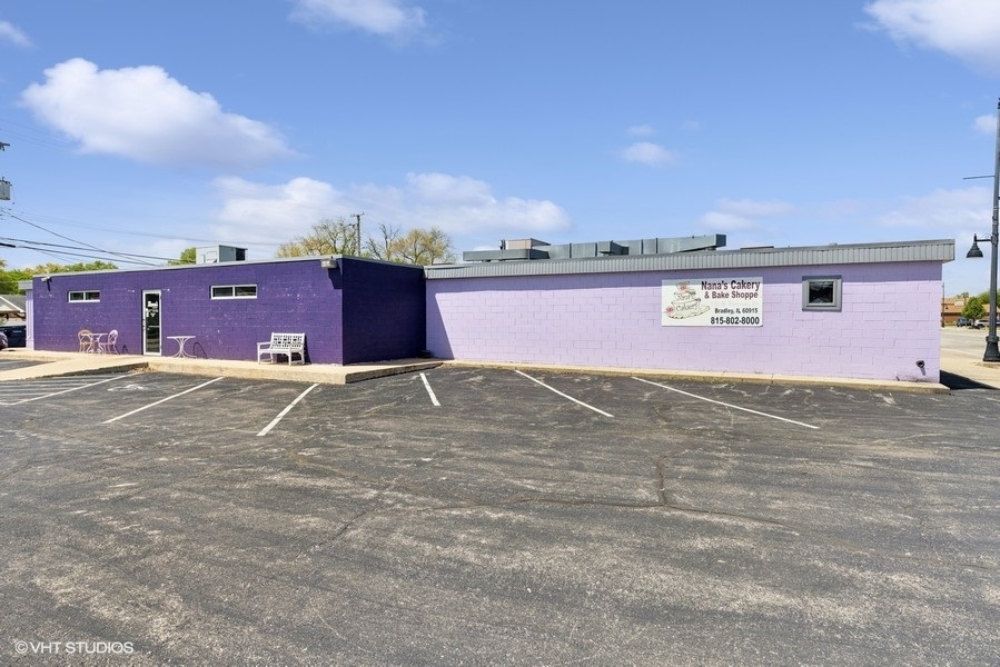 800 W Broadway Street, Bradley, IL 60915