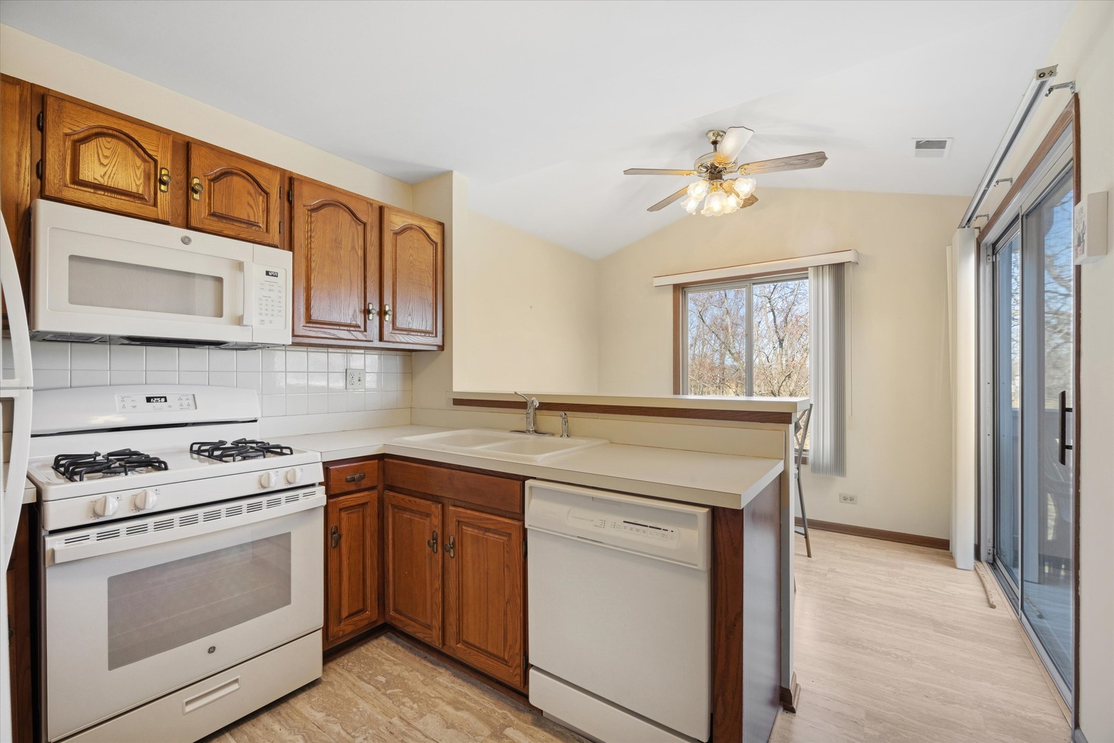 2245 PETWORTH Court #202C, Naperville, IL 60565