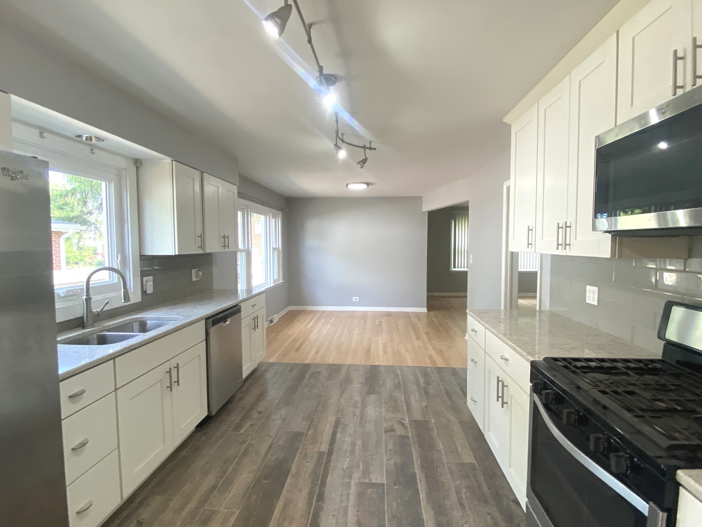 426 E Berteau Avenue, Elmhurst, IL 60126