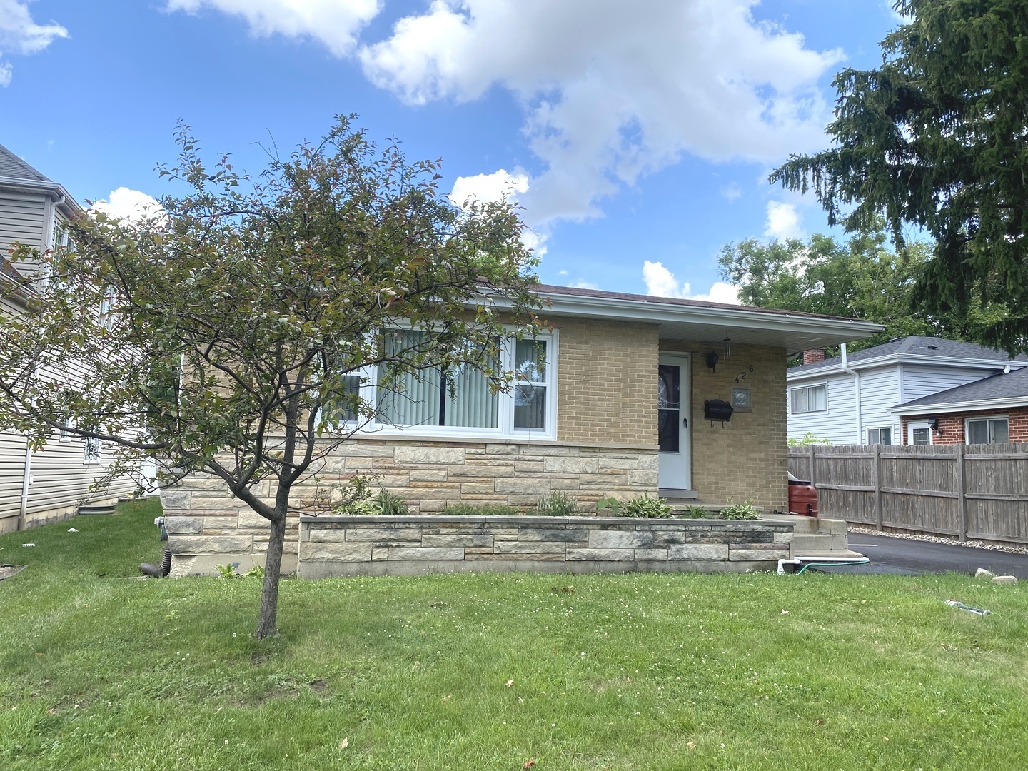 426 E Berteau Avenue, Elmhurst, IL 60126