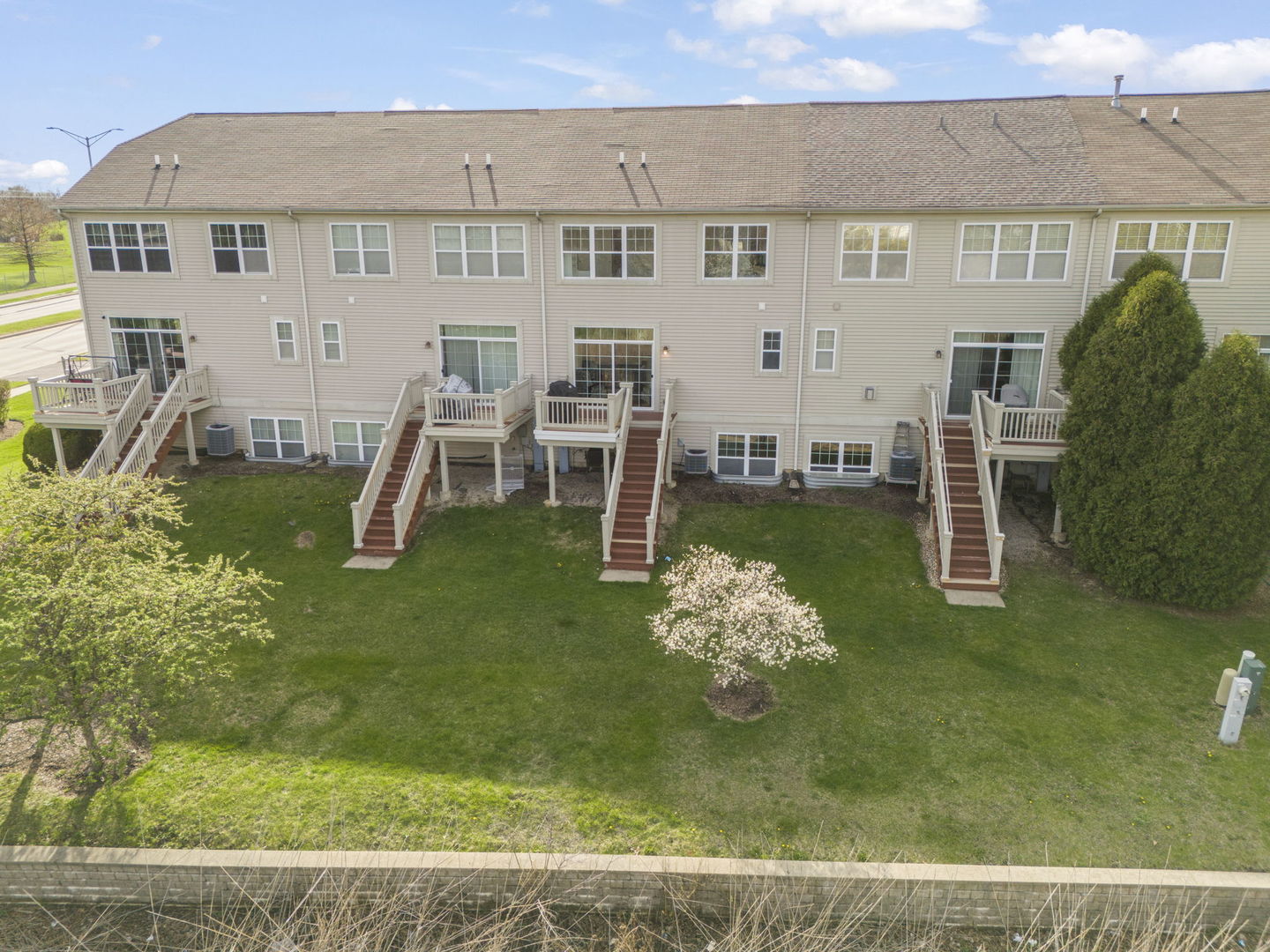 341 N Commerce Street, Aurora, IL 60504