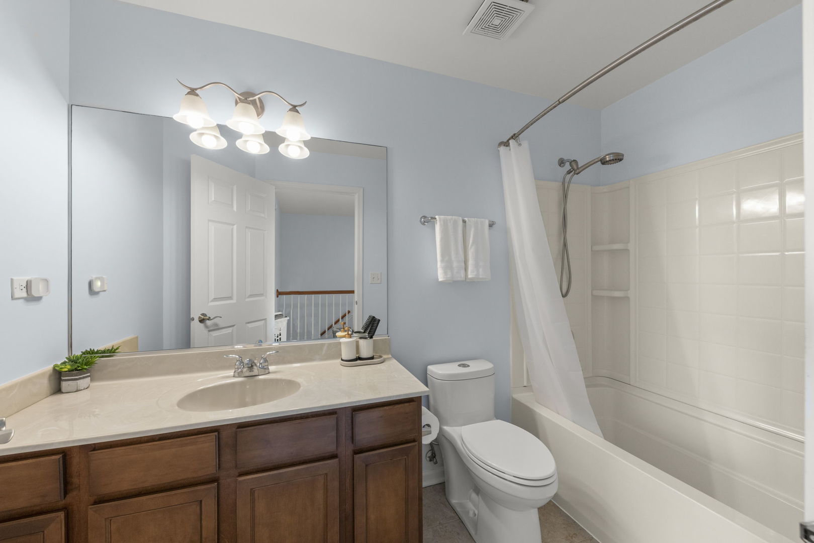 341 N Commerce Street, Aurora, IL 60504