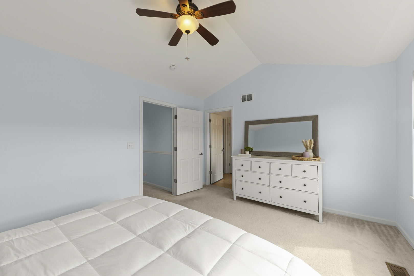 341 N Commerce Street, Aurora, IL 60504