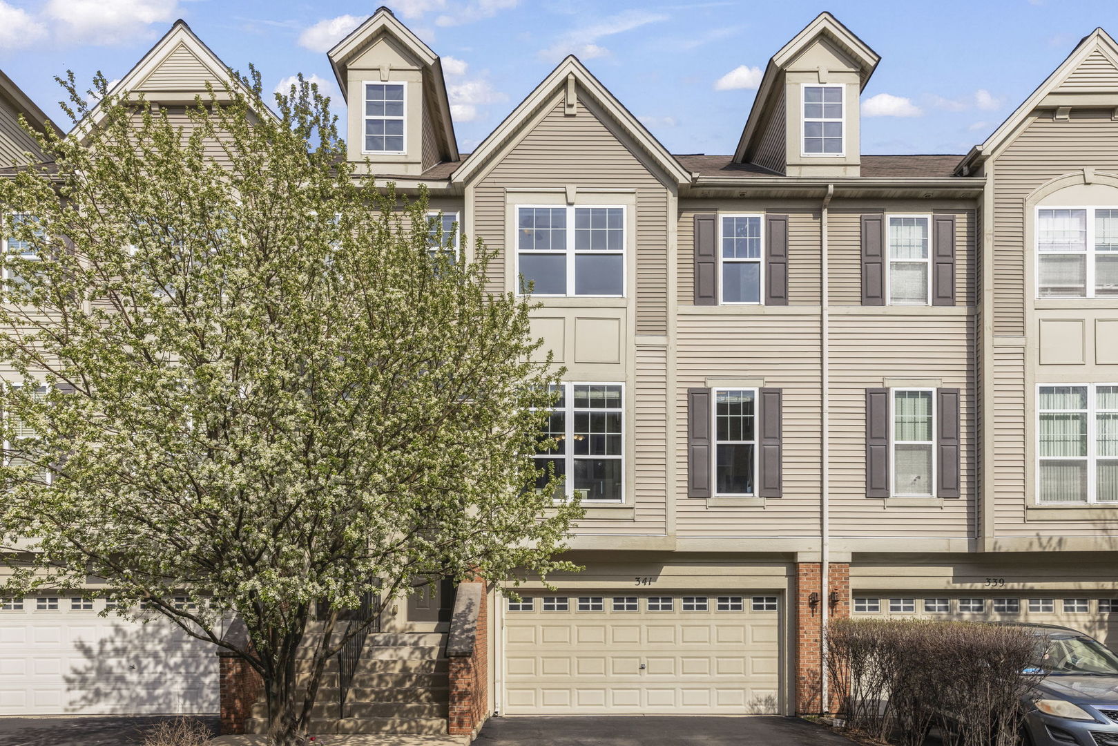 341 N Commerce Street, Aurora, IL 60504