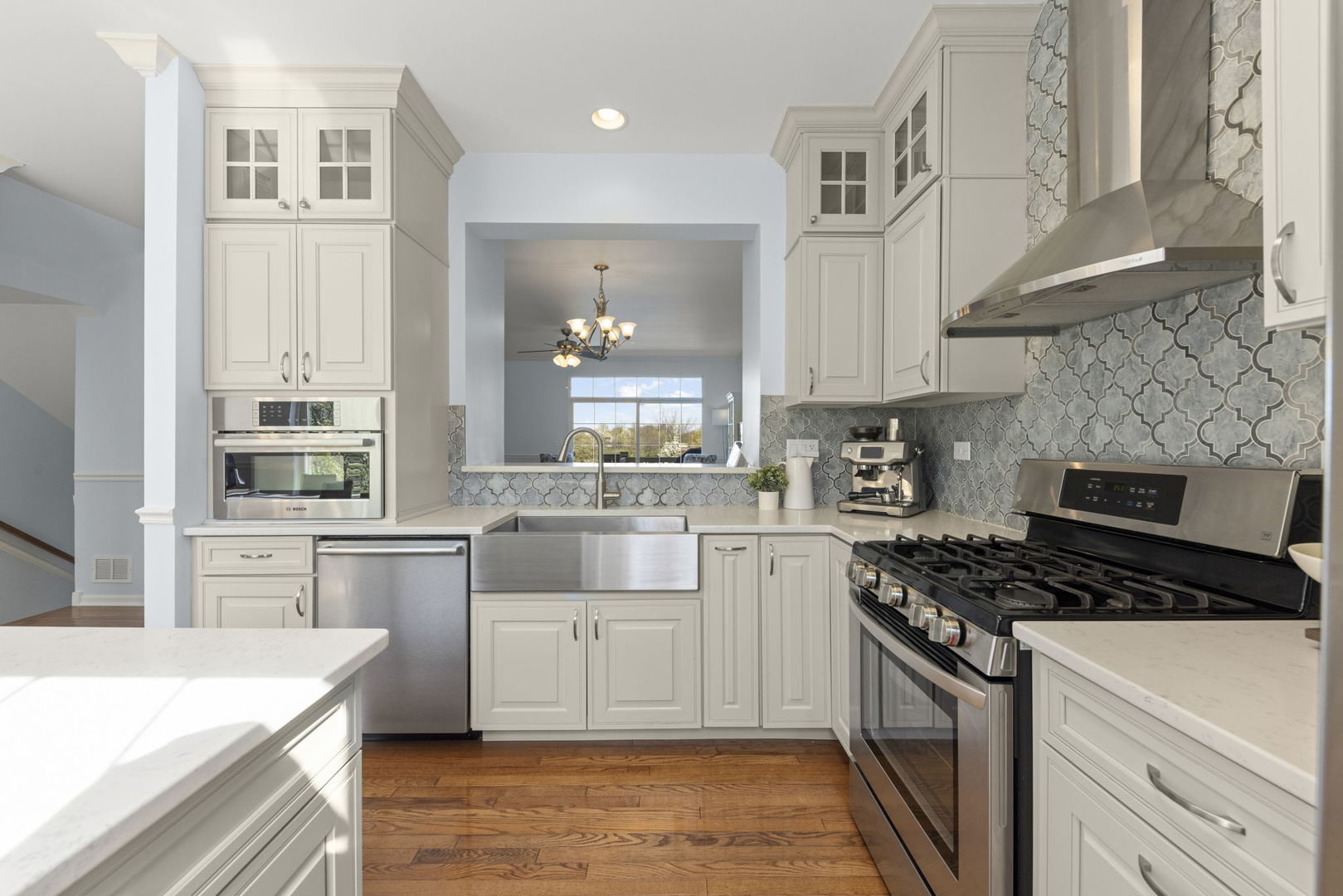 341 N Commerce Street, Aurora, IL 60504