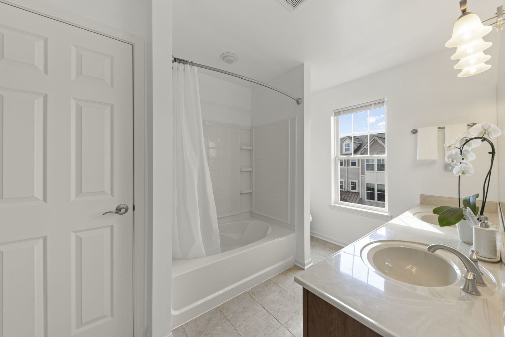 341 N Commerce Street, Aurora, IL 60504