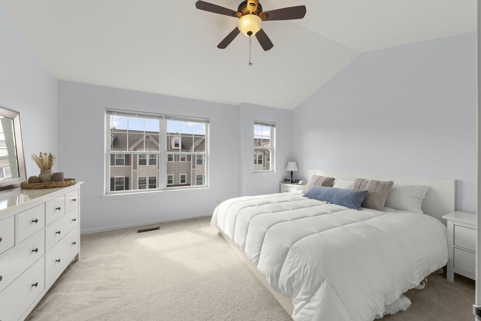 341 N Commerce Street, Aurora, IL 60504