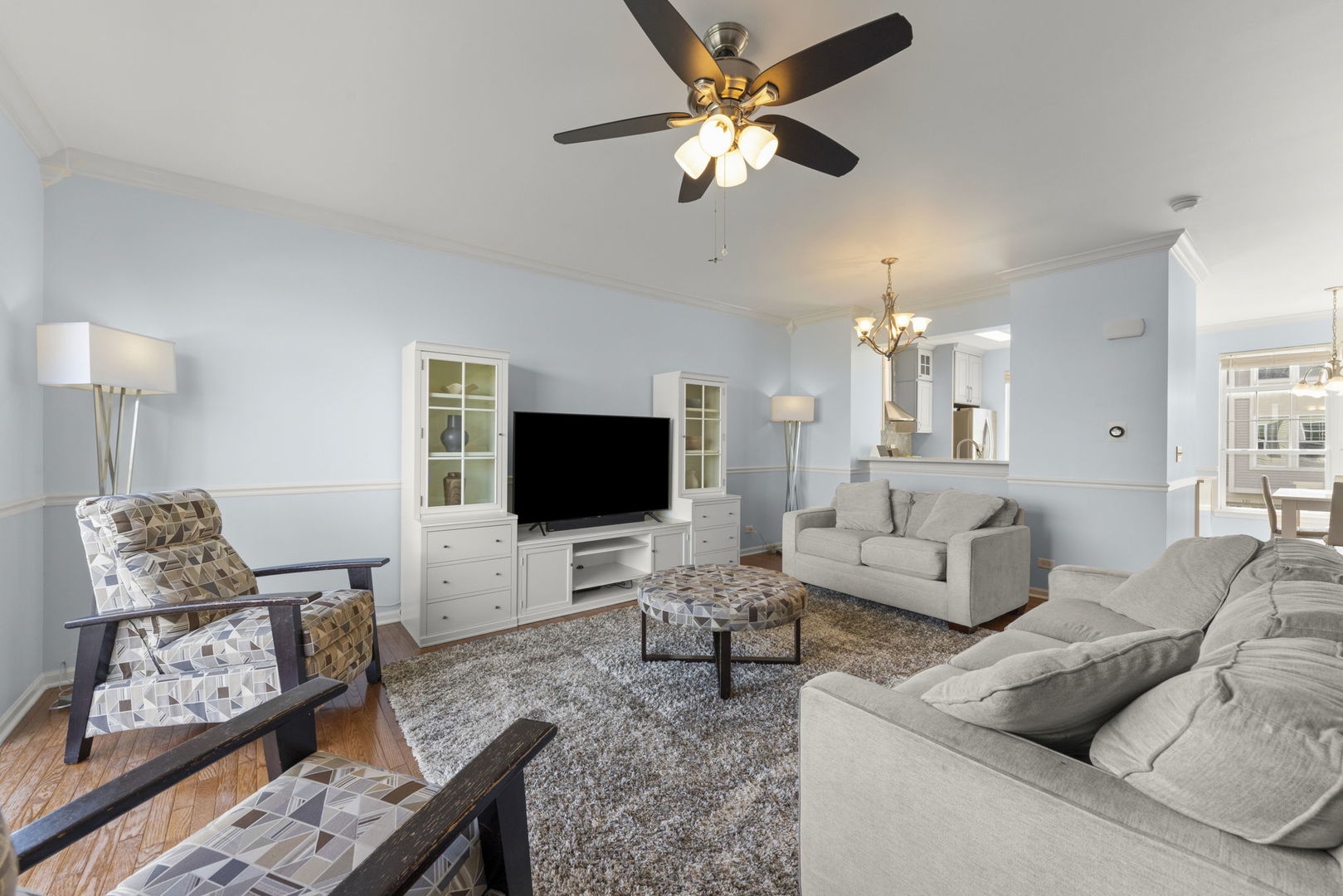 341 N Commerce Street, Aurora, IL 60504