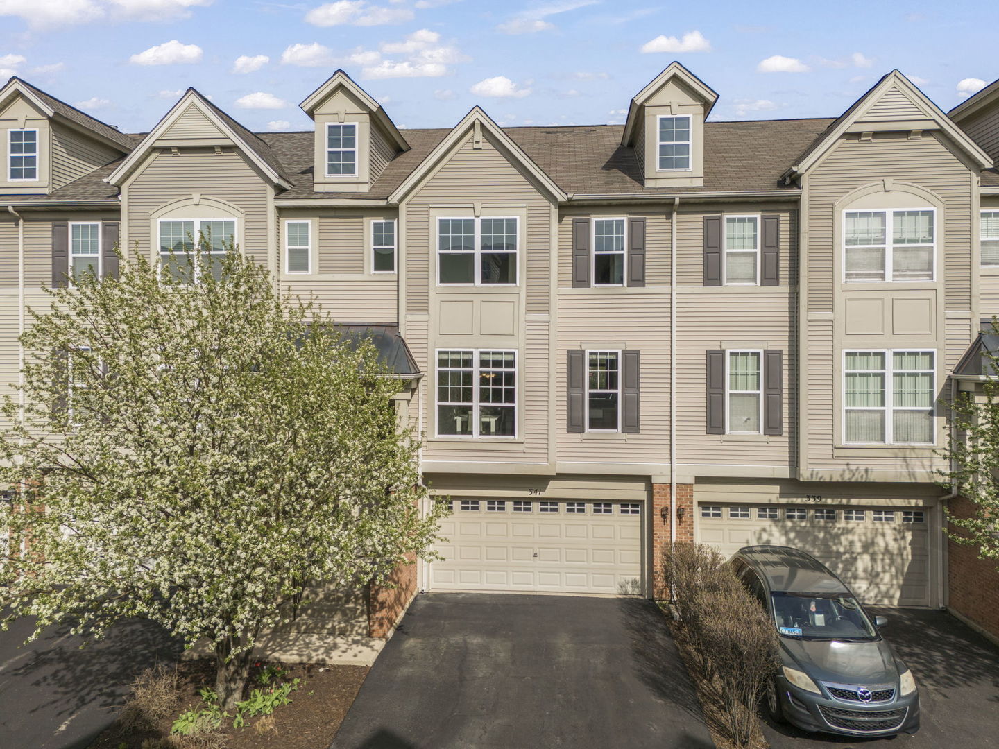 341 N Commerce Street, Aurora, IL 60504