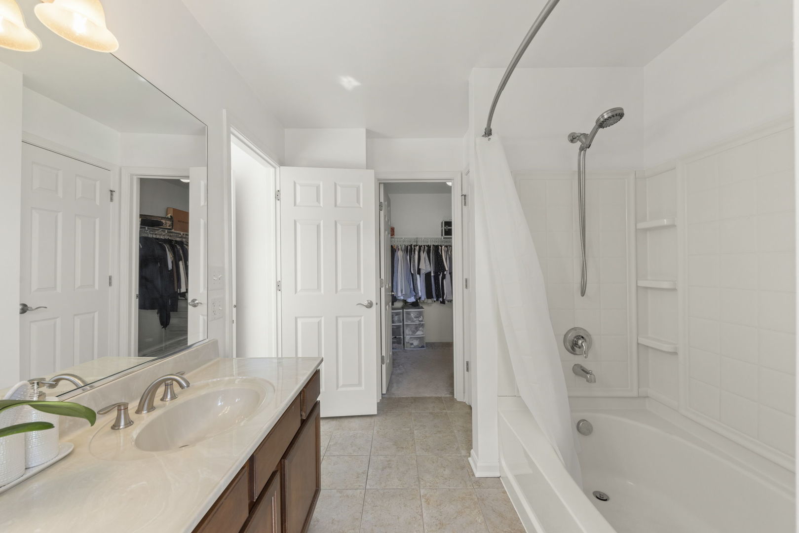 341 N Commerce Street, Aurora, IL 60504